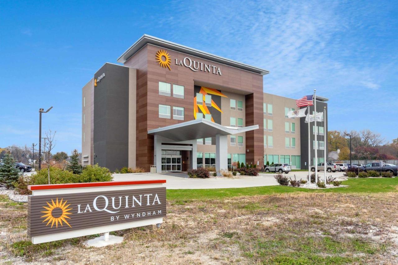 La Quinta Inn & Suites By Wyndham Shorewood Extérieur photo