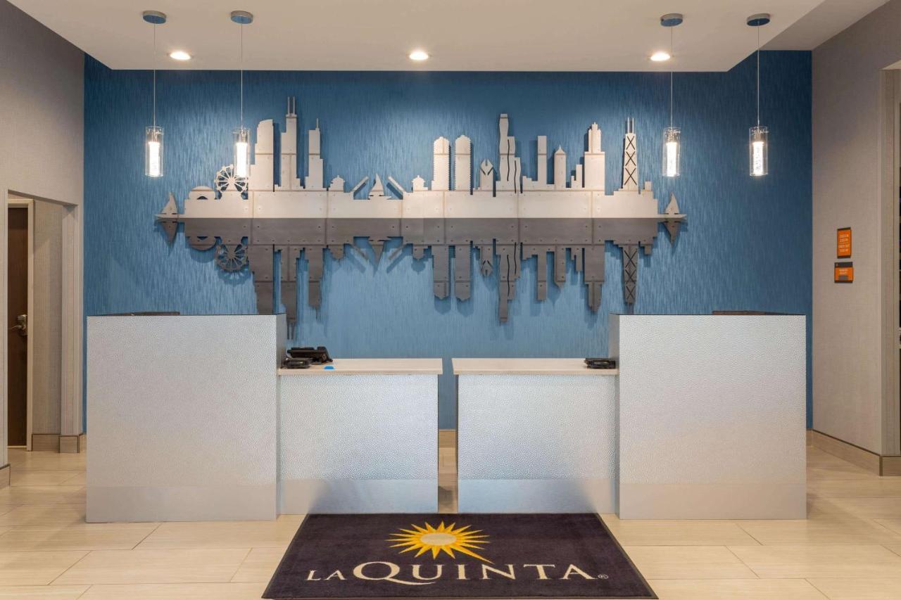 La Quinta Inn & Suites By Wyndham Shorewood Extérieur photo