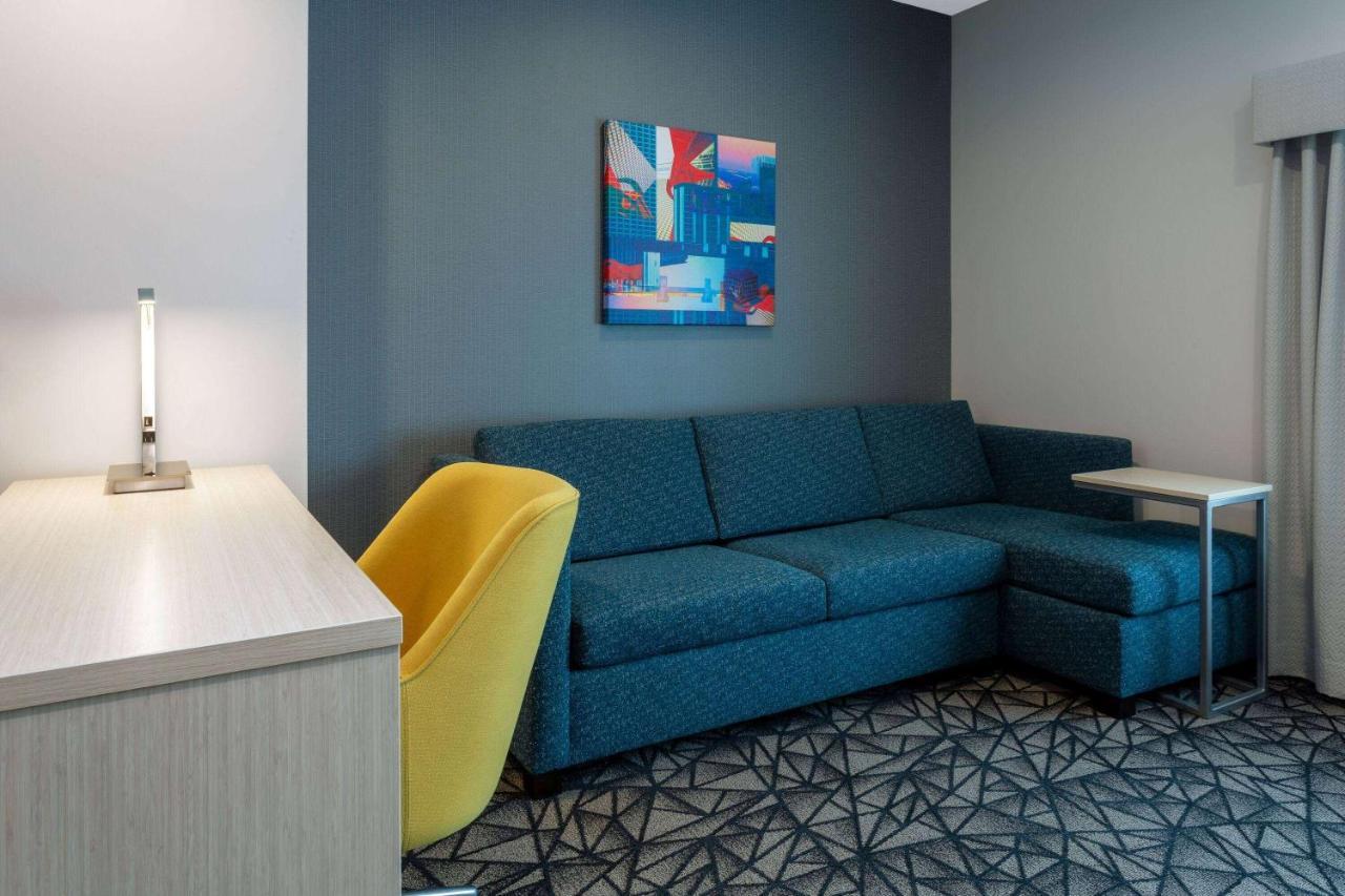 La Quinta Inn & Suites By Wyndham Shorewood Extérieur photo