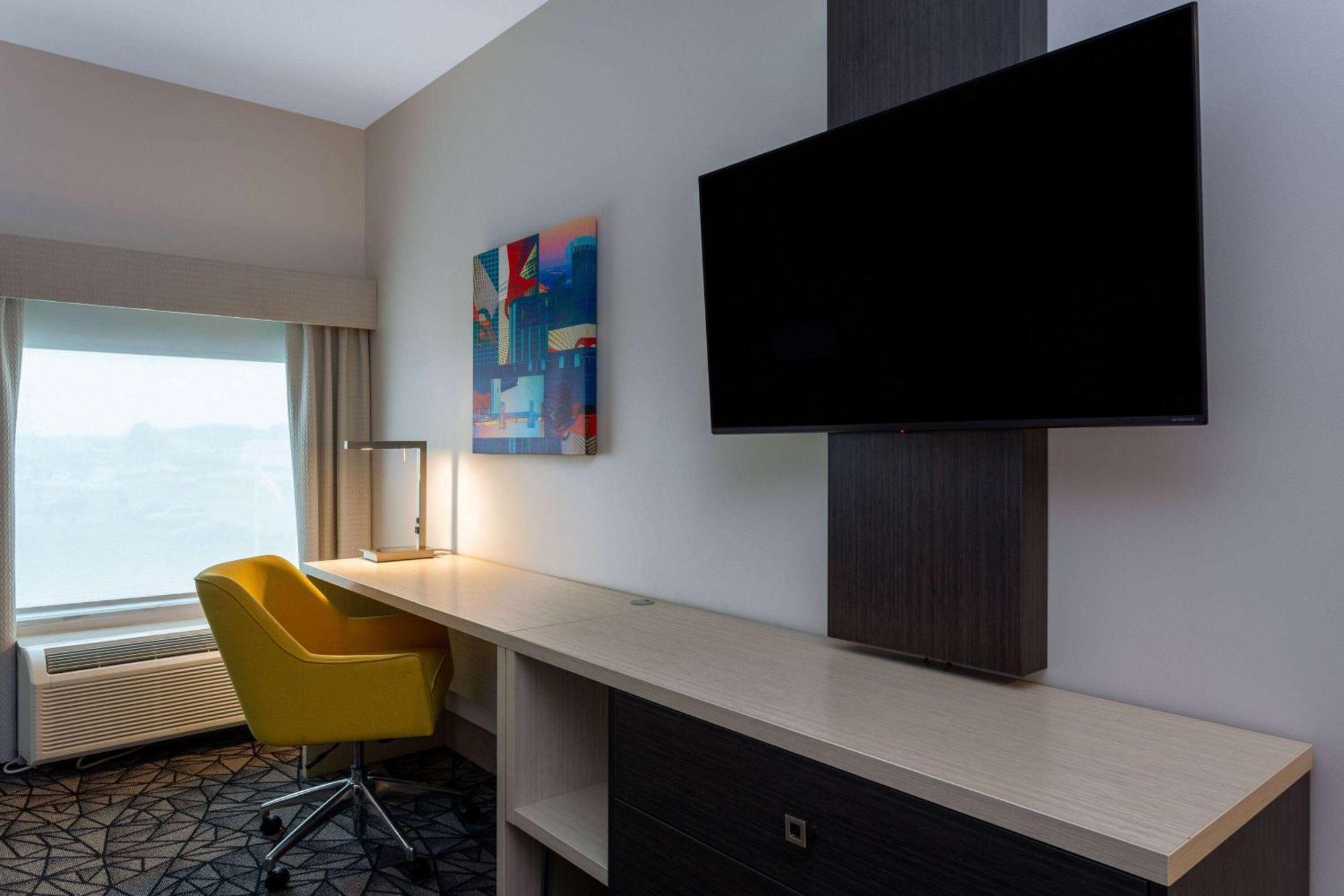 La Quinta Inn & Suites By Wyndham Shorewood Extérieur photo